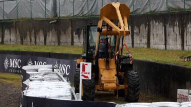 F1 2022, GP Giappone: trattore a bordo pista