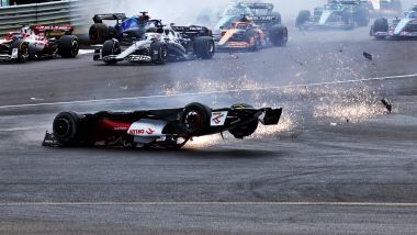 F1 2022, GP Gran Bretagna: l'incidente che ha coinvolto Guanyu Zhou (Alfa Romeo)