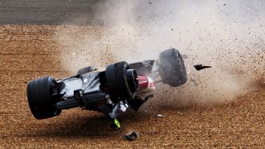 F1 2022, GP Gran Bretagna: l'incidente che ha coinvolto Guanyu Zhou (Alfa Romeo)