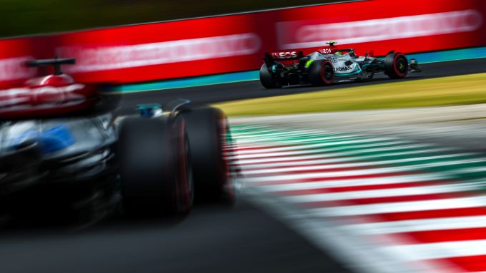 F1 2022, GP Ungheria: le Mercedes di Lewis Hamilton e George Russell