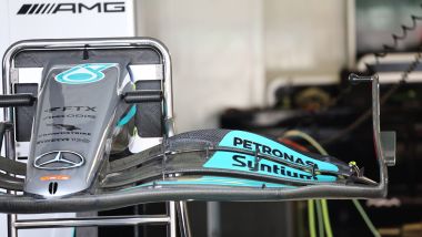 F1 2022: l'alettone anteriore della Mercedes W13
