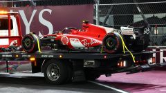 La FIA beffa Sainz: Ferrari retrocessa sulla griglia di Las Vegas