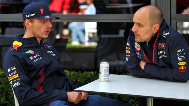 F1 2023: Max Verstappen (Red Bull Racing) e il suo ingegnere di pista Gianpiero Lambiase