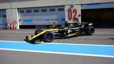 F1, al Paul Ricard Sergey Sirotkin (Renault) testa il prototipo Pirelli 2021