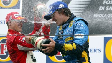 F1, Fernando Alonso (Renault) e Michael Schuamacher festeggiano dopo il GP San Marino 2005