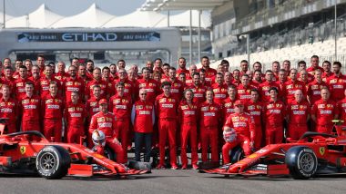 F1 GP Abu Dhabi 2019, Yas Marina: la foto di gruppo della Scuderia Ferrari a fine stagione