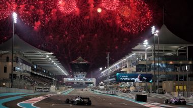 F1 GP Abu Dhabi 2019, Yas Marina: Lewis Hamilton (Mercedes) taglia il traguardo