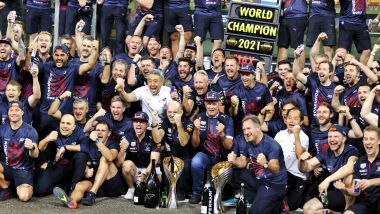 F1, GP Abu Dhabi 2021: la festa Red Bull per il mondiale di Max Verstappen