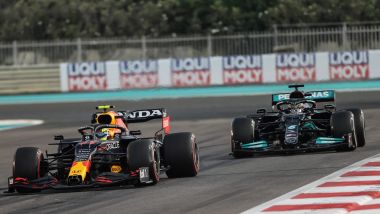 F1, GP Abu Dhabi 2021: Sergio Perez davanti a Lewis Hamilton