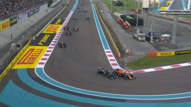 F1 GP Abu Dhabi 2021, Yas Marina: il nuovo scontro al via tra Verstappen (Red Bull) e Hamilton (Mercedes)