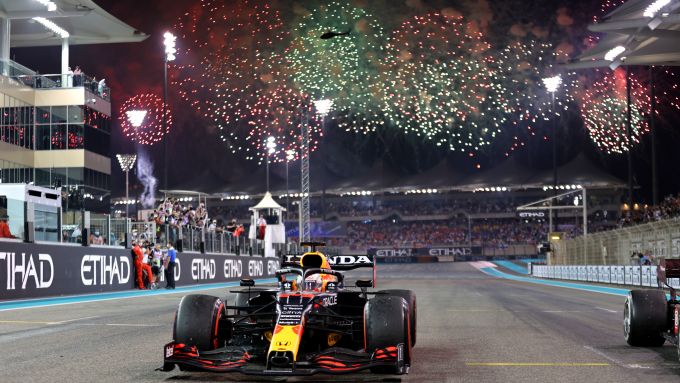 F1 GP Abu Dhabi 2021, Yas Marina: Max Verstappen (Red Bull Racing) dopo il traguardo