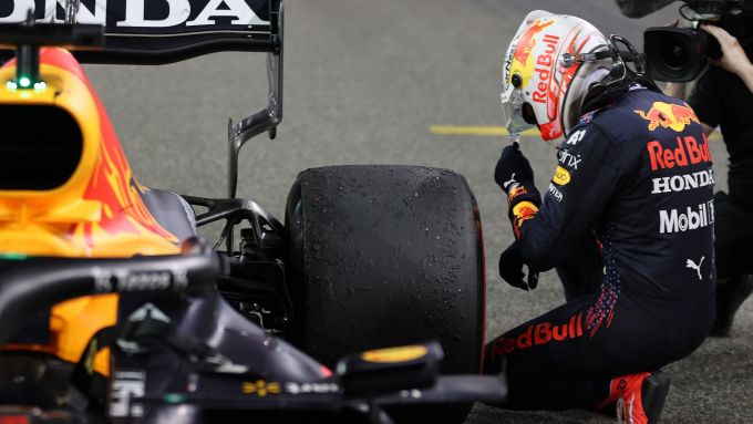 F1 GP Abu Dhabi 2021, Yas Marina: Max Verstappen (Red Bull Racing) piange dopo il traguardo