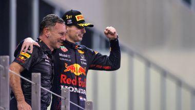 F1 GP Abu Dhabi 2021, Yas Marina: Max Verstappen sul podio con Christian Horner (Red Bull Racing)