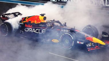 F1 GP Abu Dhabi 2022, Yas Marina: la festa di Max Verstappen (Red Bull Racing) | Foto: Twitter @RedBullRacing