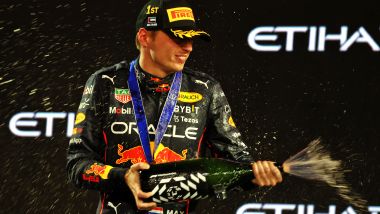 F1 GP Abu Dhabi 2022, Yas Marina: Max Verstappen (Red Bull Racing) festeggia sul gradino più alto del podio