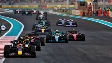 F1 GP Abu Dhabi 2022, Yas Marina: Max Verstappen (Red Bull Racing) nelle prime fasi di gara