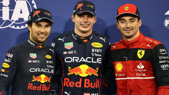 F1 GP Abu Dhabi 2022, Yas Marina: Max Verstappen, Sergio Perez (Red Bull Racing) e Charles Leclerc (Scuderia Ferrari)