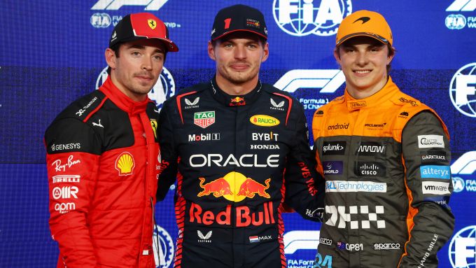 F1 GP Abu Dhabi 2023, Yas Marina: Max Verstappen (Red Bull) dopo la Q3 con Charles Leclerc (Ferrari) e Oscar Piastri (McLaren)