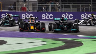 F1, GP Arabia Saudita 2021: il duello tra Hamilton e Verstappen alla prima ripartenza