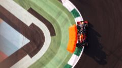 F1 GP Arabia Saudita 2021, PL1: staffetta Verstappen-Hamilton
