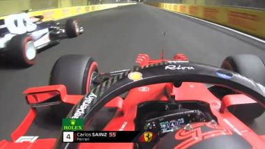 F1 GP Arabia Saudita 2021, Jeddah: Pierre Gasly (AlphaTauri) ostacola Carlos Sainz (Ferrari) 