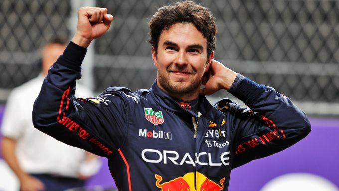 F1 GP Arabia Saudita 2022, Jeddah: Sergio Perez (Red Bull Racing) festeggia la pole