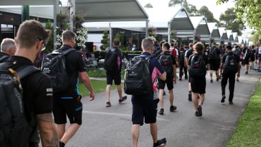 F1 GP Australia 2020, Melbourne: l'arrivo dei team nel paddock prima della cancellazione della gara