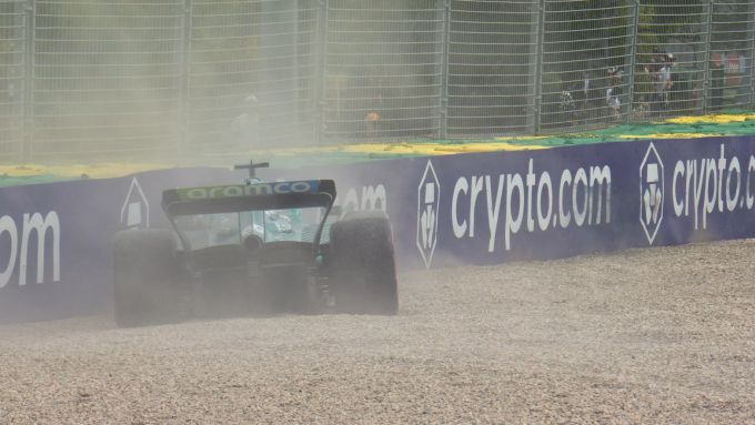 F1 GP Australia 2022, Melbourne: Lance Stroll (Aston Martin Racing) contro le barriere