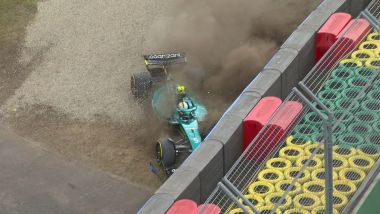 F1 GP Australia 2022, Melbourne: Sebastian Vettel (Aston Martin Racing) contro le barriere