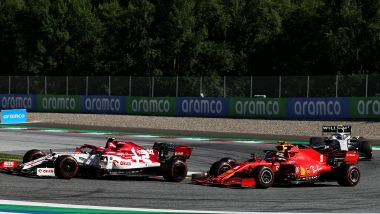 F1, GP Austria 2020: Antonio Giovinazzi (Alfa Romeo) in lotta con Sebastian Vettel (Ferrari)
