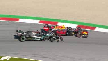 F1 GP Austria 2020, Red Bull Ring: l'incidente tra Lewis Hamilton (Mercedes) e Alex Albon (Red Bull)