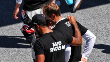 F1 GP Austria 2020, Red Bull Ring: Sebastian Vettel e Lewis Hamilton dopo la cerimonia antirazzista