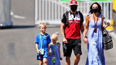 F1 GP Austria 2021, Spielberg: Kimi Raikkonen (Alfa Romeo) con la moglie Minttu e i figli Robin e Rianna