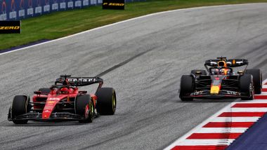 F1 GP Austria 2023, Red Bull Ring: Charles Leclerc (Scuderia Ferrari) lotta in pista con Max Verstappen (Red Bull Racing)