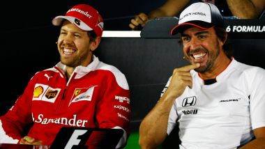 F1 GP Azerbaijan 2016, Baku: Fernando Alonso (McLaren) in conferenza con Sebastian Vettel (Ferrari)