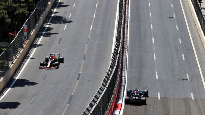 F1 GP Azerbaijan 2021, Baku: Lewis Hamilton (Mercedes) e Max Verstappen (Red Bull)