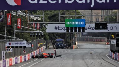 F1 GP Azerbaijan 2021, Baku: Max Verstappen (Red Bull Racing) contro il muro 