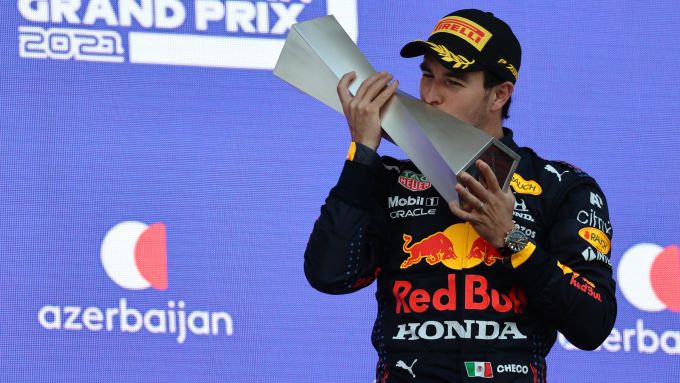 F1 GP Azerbaijan 2021, Baku: Sergio Perez (Red Bull Racing) festeggia sul podio