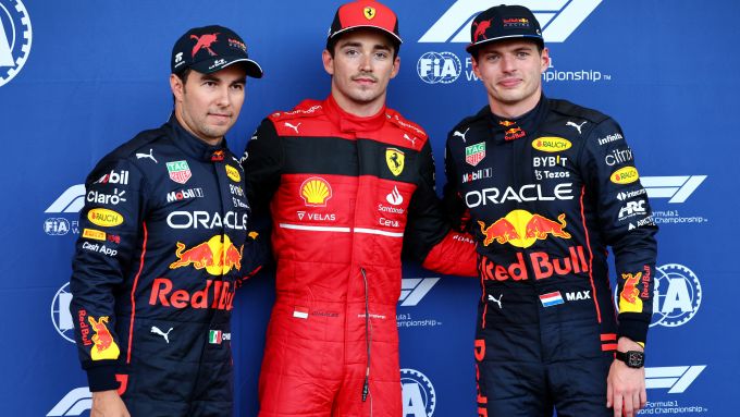F1 GP Azerbaijan 2022, Baku: Charles Leclerc (Ferrari) con Sergio Perez e Max Verstappen (Red Bull)