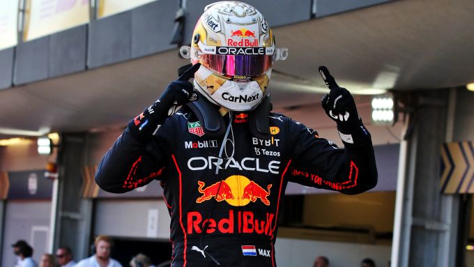 F1 GP Azerbaijan 2022, Baku: Max Verstappen (Red Bull Racing) festeggia la vittoria