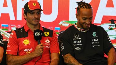 F1 GP Azerbaijan 2023, Baku: Carlos Sainz (Scuderia Ferrari) in conferenza stampa con Lewis Hamilton (Mercedes AMG F1)