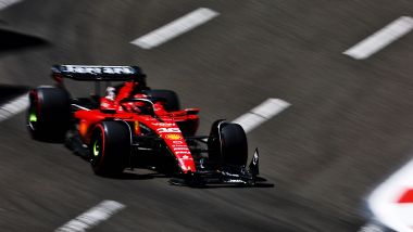 F1 GP Azerbaijan 2023, Baku: Charles Leclerc (Scuderia Ferrari) in pista con l'ala anteriore danneggiata nell'incidente in SQ3