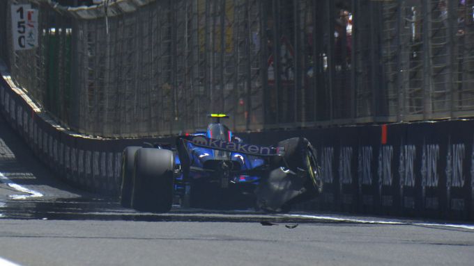 F1 GP Azerbaijan 2023, Baku: L'incidente di Logan Sargeant (Williams Racing) nella SQ1 | Foto: Twitter @F1