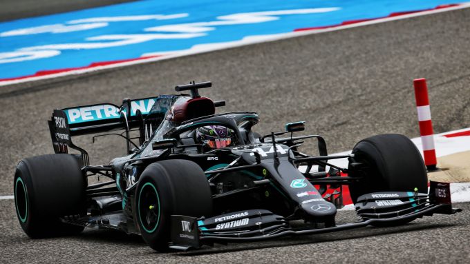 F1 GP Bahrain 2020, Sakhir: Lewis Hamilton (Mercedes AMG F1) il più veloce al termine delle PL1