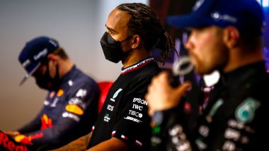 F1, GP Bahrain 2021: i devastanti effetti soporiferi del sermone di Hamilton su Verstappen