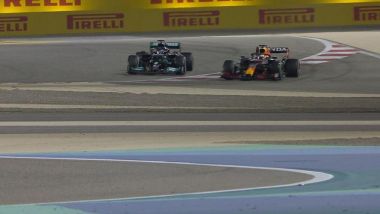 F1 GP Bahrain 2021, Sakhir: il sorpasso di Verstappen su Hamilton