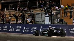 F1 GP Bahrain 2021: Hamilton beffa Verstappen, ma che show!