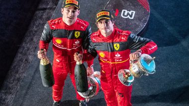 F1 GP Bahrain 2022, Sakhir: Charles Leclerc e Carlos Sainz (Scuderia Ferrari) sul podio