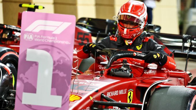 F1 GP Bahrain 2022, Sakhir: Charles Leclerc (Scuderia Ferrari) festeggia la pole position
