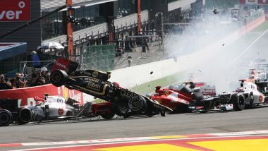F1, GP Belgio 2012: la carambola al via innescata da Romain Grosjean (Lotus)
